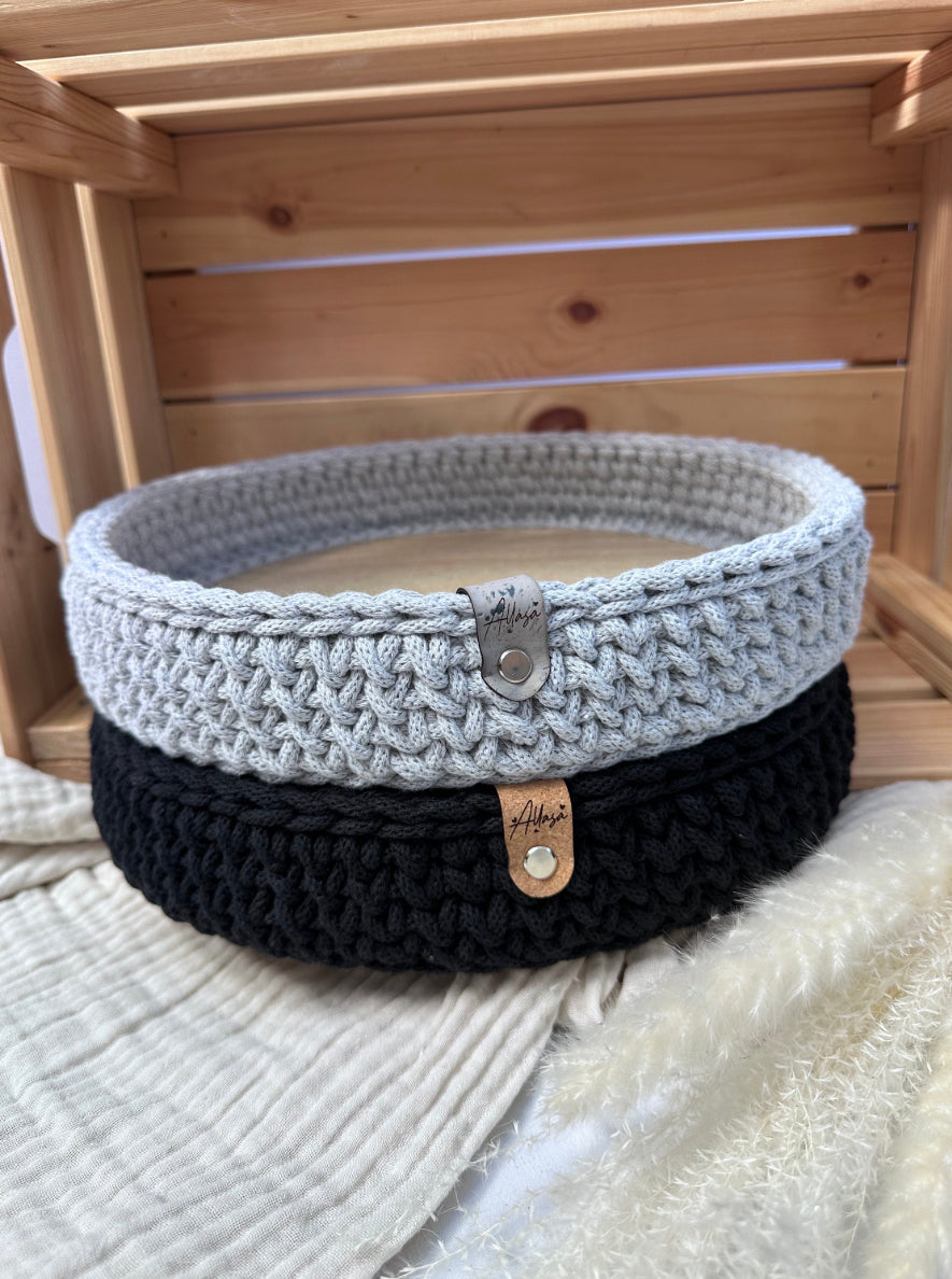 Tablett aus Bobbiny yarn mit Holzboden