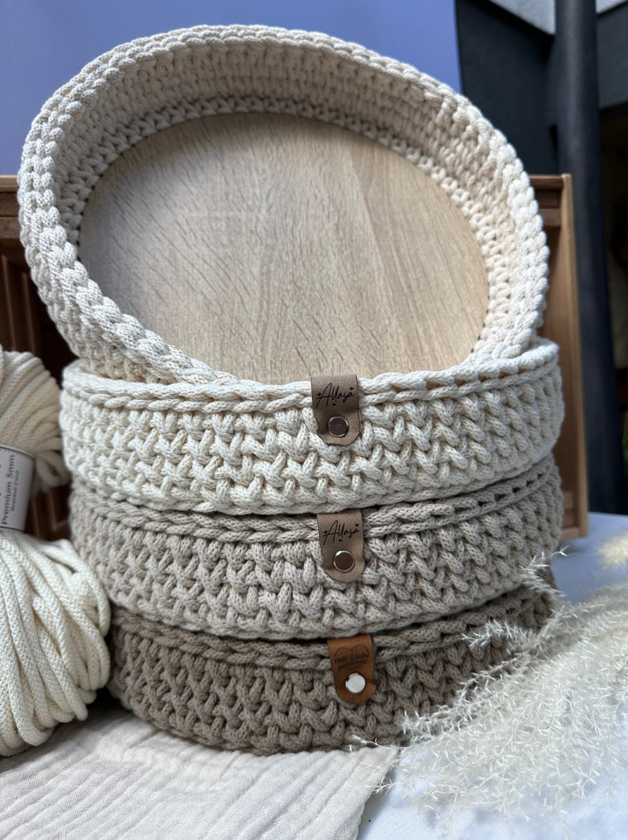Tablett aus Bobbiny yarn mit Holzboden